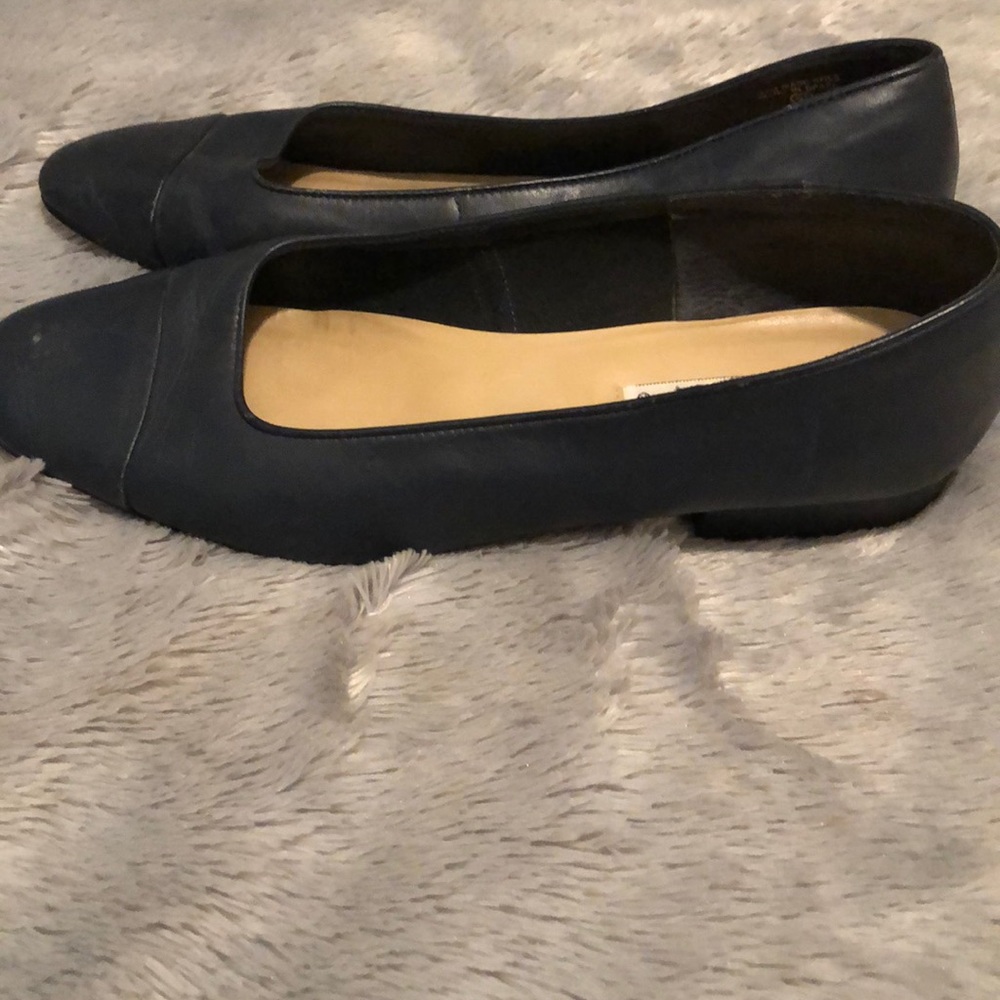 Flats - Picture 2 of 4